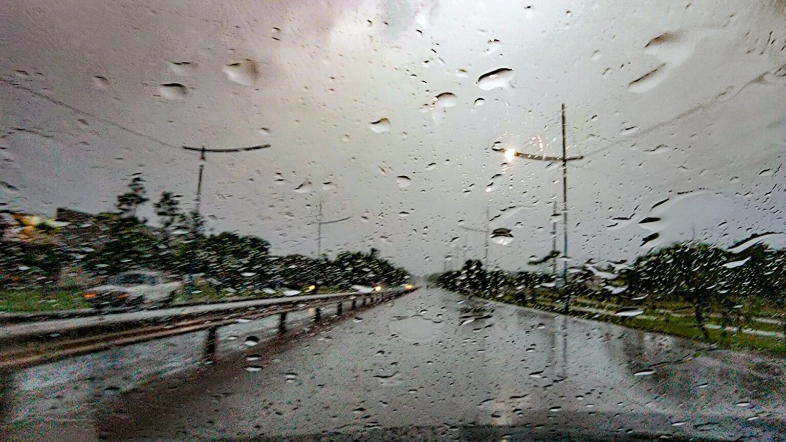 Inmet emite alerta de perigo potencial para chuvas intensas para mais de 200 cidades baianas