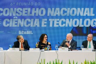 'Investimento em pesquisa retorna para o povo', diz Lula na 6ª reunião do Conselho Nacional de Ciência e Tecnologia — Agência Gov