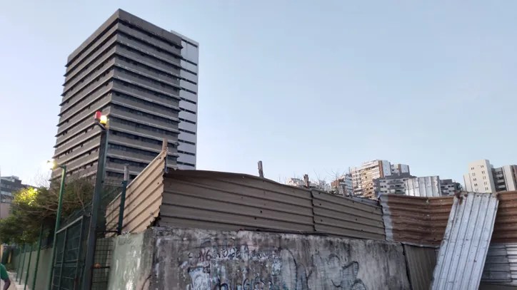 Moradores da Pituba denunciam furtos em antigo prédio dos Correios