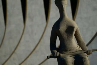 Moraes autoriza Bolsonaro a ser submetido a ultrassom na prisão