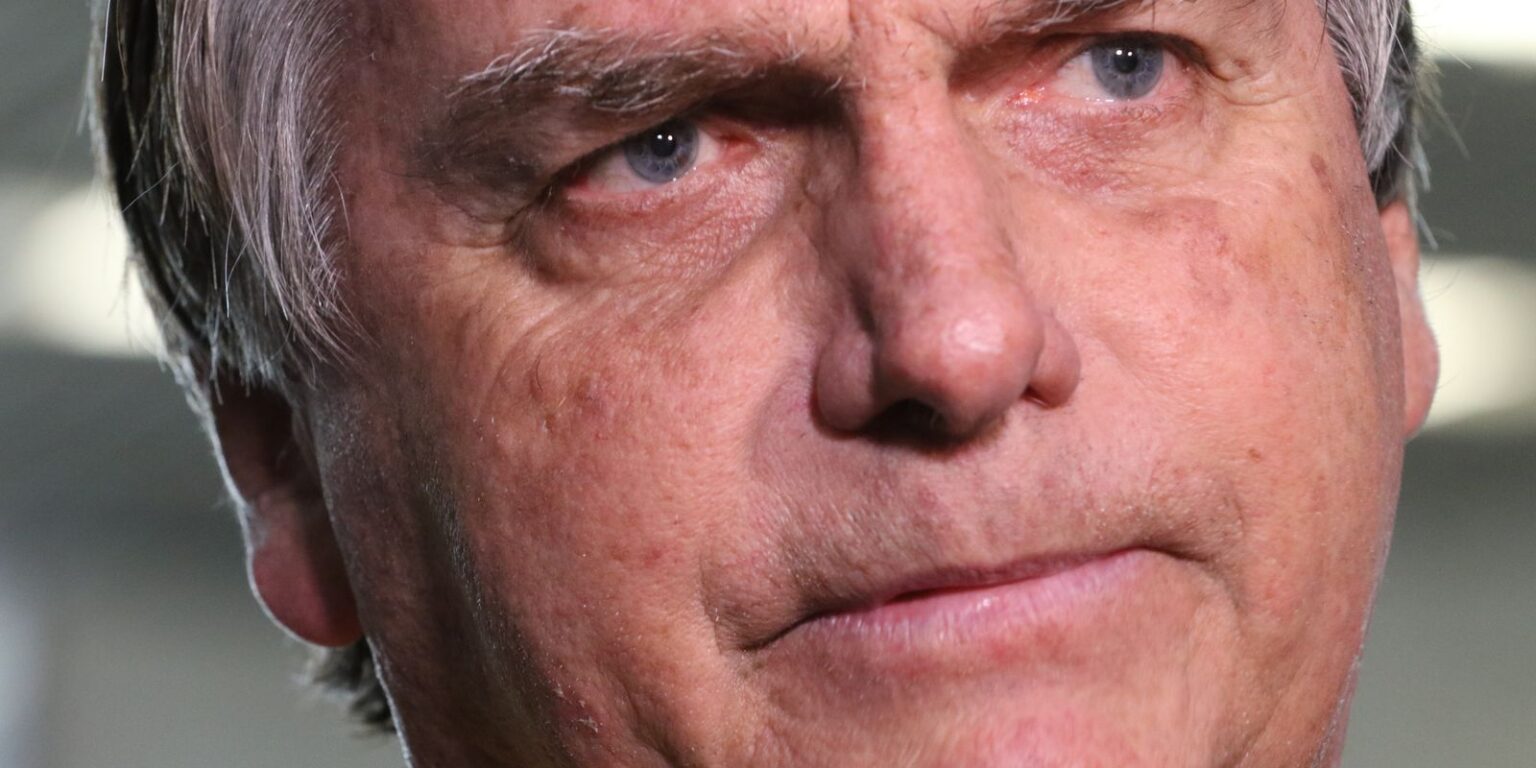 Moraes nega recurso de Bolsonaro contra condenação por trama golpista