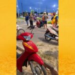 Motociclista fica ferida após colisão em rotatória na rua Joeirana, em S. A. de Jesus