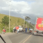 Motociclista fica ferida após queda na Praia do Dendê, em Santo Antônio de Jesus