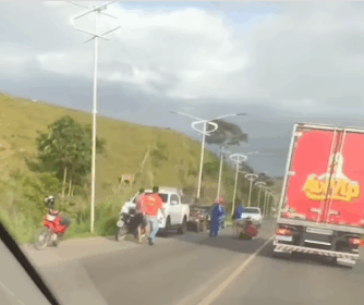 Motociclista fica ferida após queda na Praia do Dendê, em Santo Antônio de Jesus