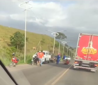 Motociclista fica ferida após queda na Praia do Dendê, em Santo Antônio de Jesus