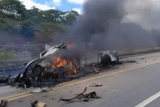 Onze pessoas morrem em grave acidente na BR-101