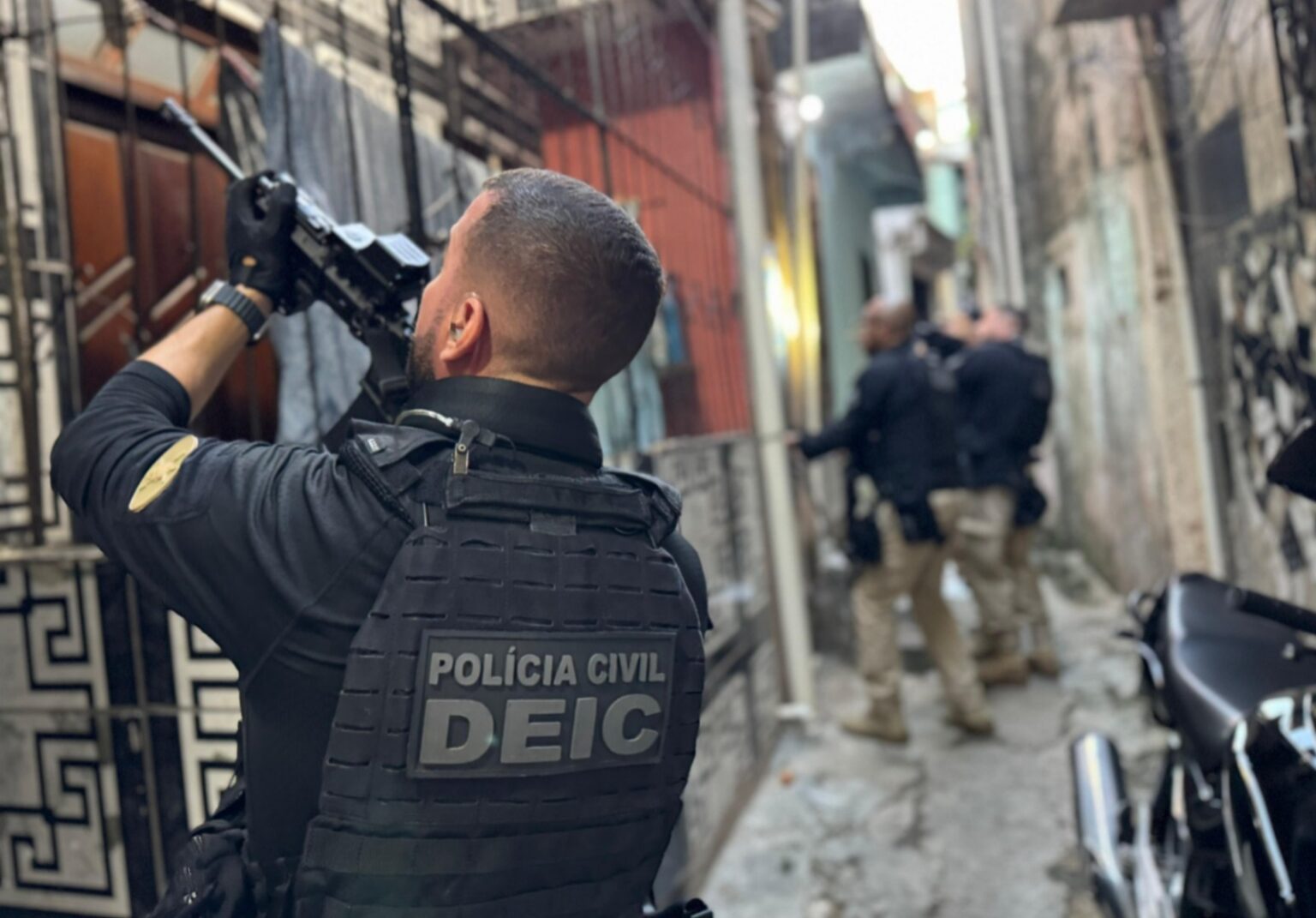 Operação Fake Bill prende trio por fraude com boletos falsos em Salvador