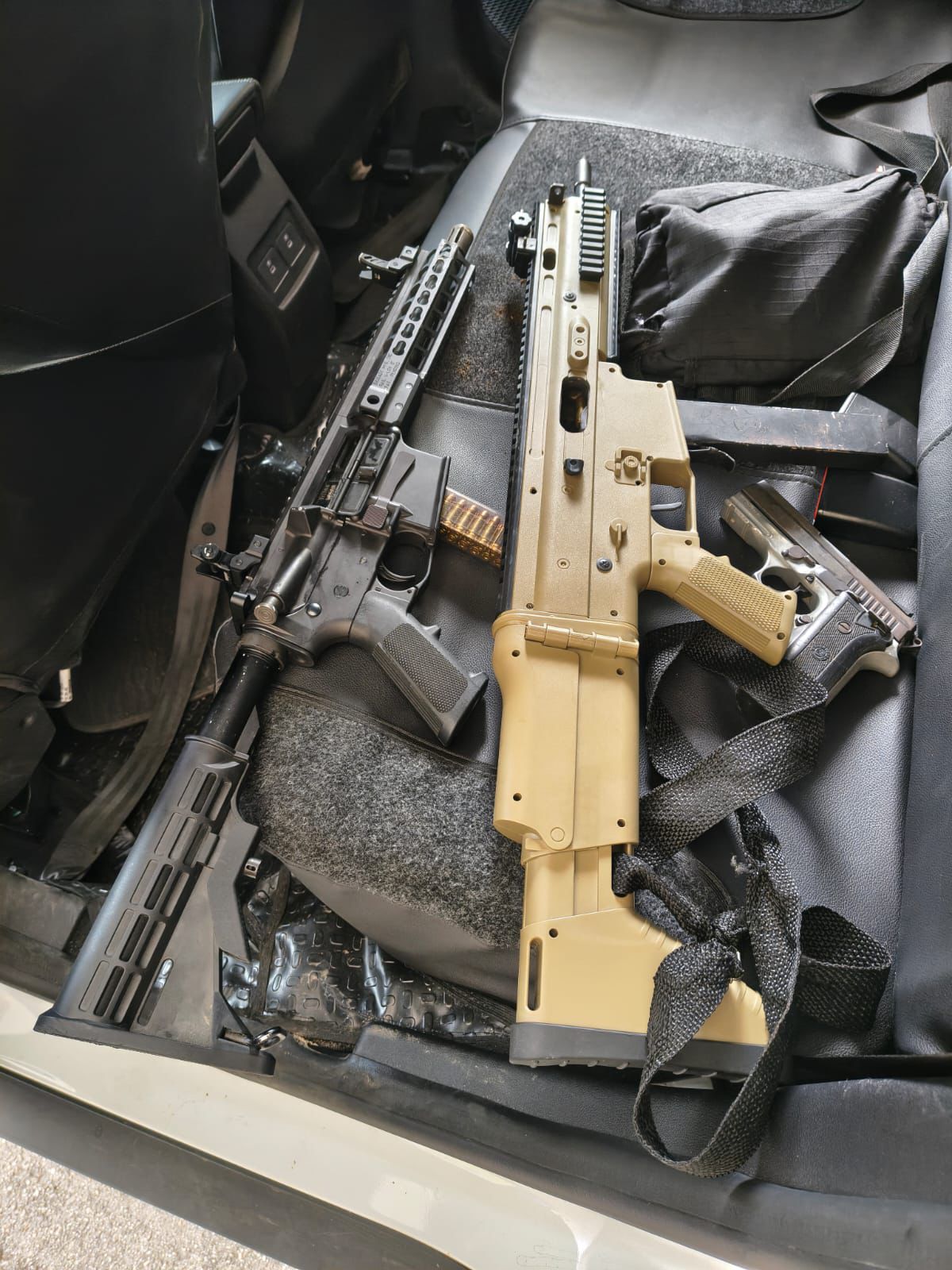 PM apreende submetralhadora e armas no IAPI