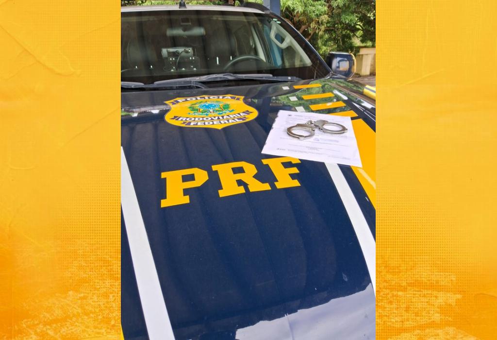 PRF prende passageiro com mandado por homicídio durante fiscalização na BR-116, em Jequié