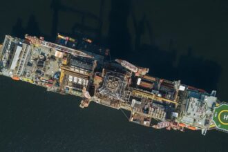 Petrobras obtém aval para operar plataforma capaz de produzir até 180 mil barris por dia no pré-sal
