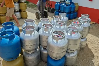 Polícia Civil apreende mais de 200 botijões de gás em operação contra comércio irregular em Vitória da Conquista