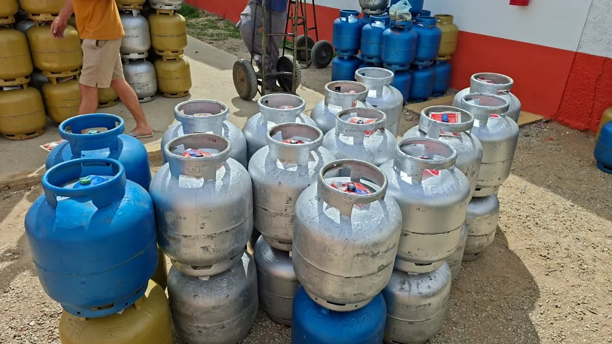 Polícia Civil apreende mais de 200 botijões de gás em operação contra comércio irregular em Vitória da Conquista