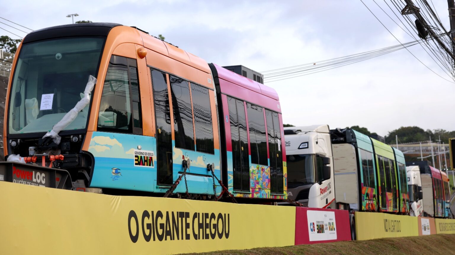 Primeiros trens do VLT chegam a Salvador