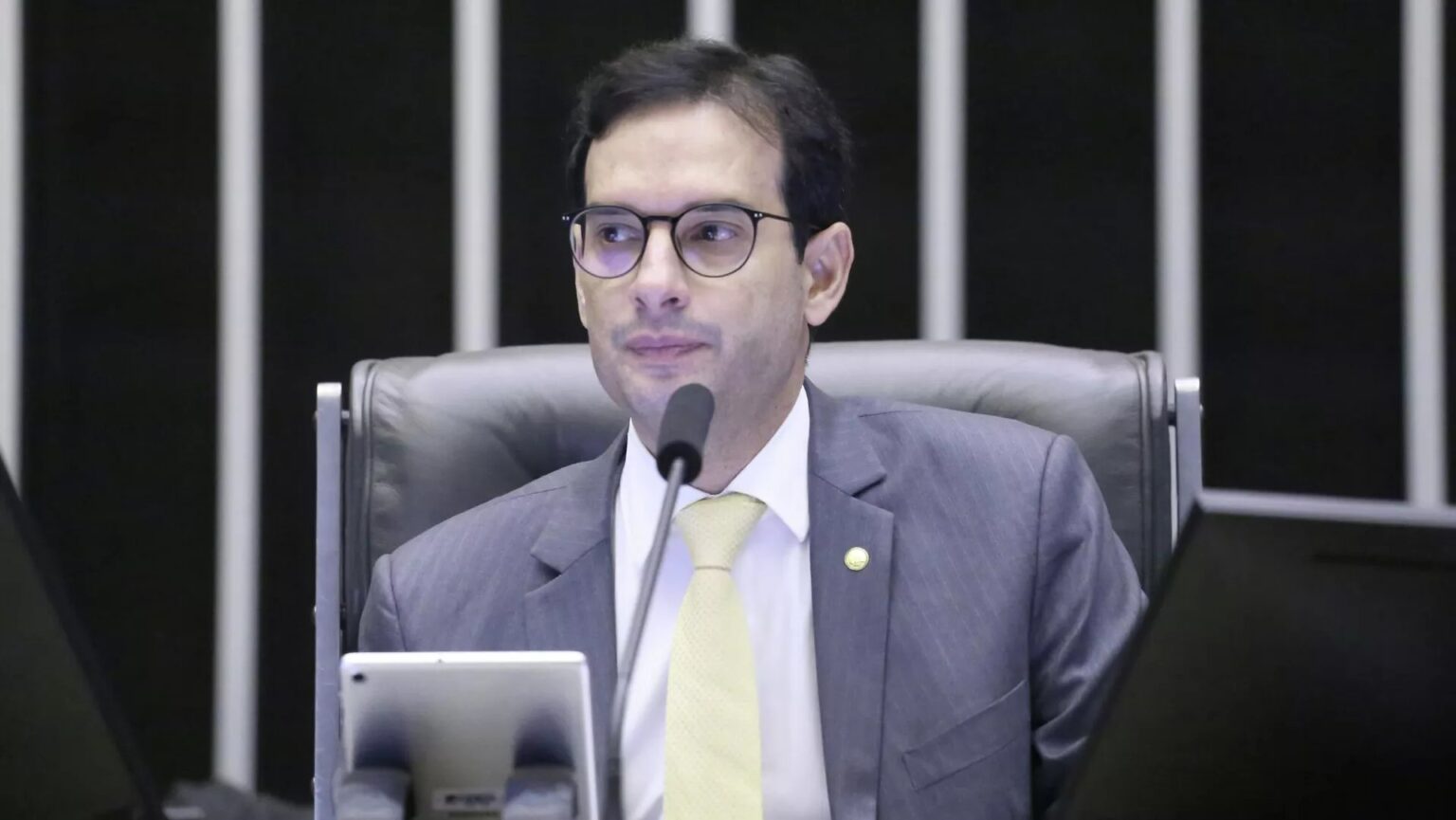 Relator do projeto de lei sobre o fim da escala 6x1 apresenta texto incluindo escala 4x3