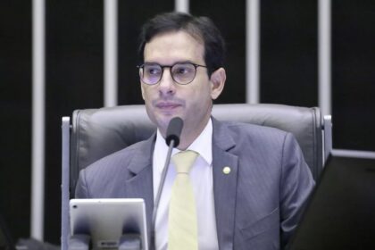 Relator do projeto de lei sobre o fim da escala 6x1 apresenta texto incluindo escala 4x3