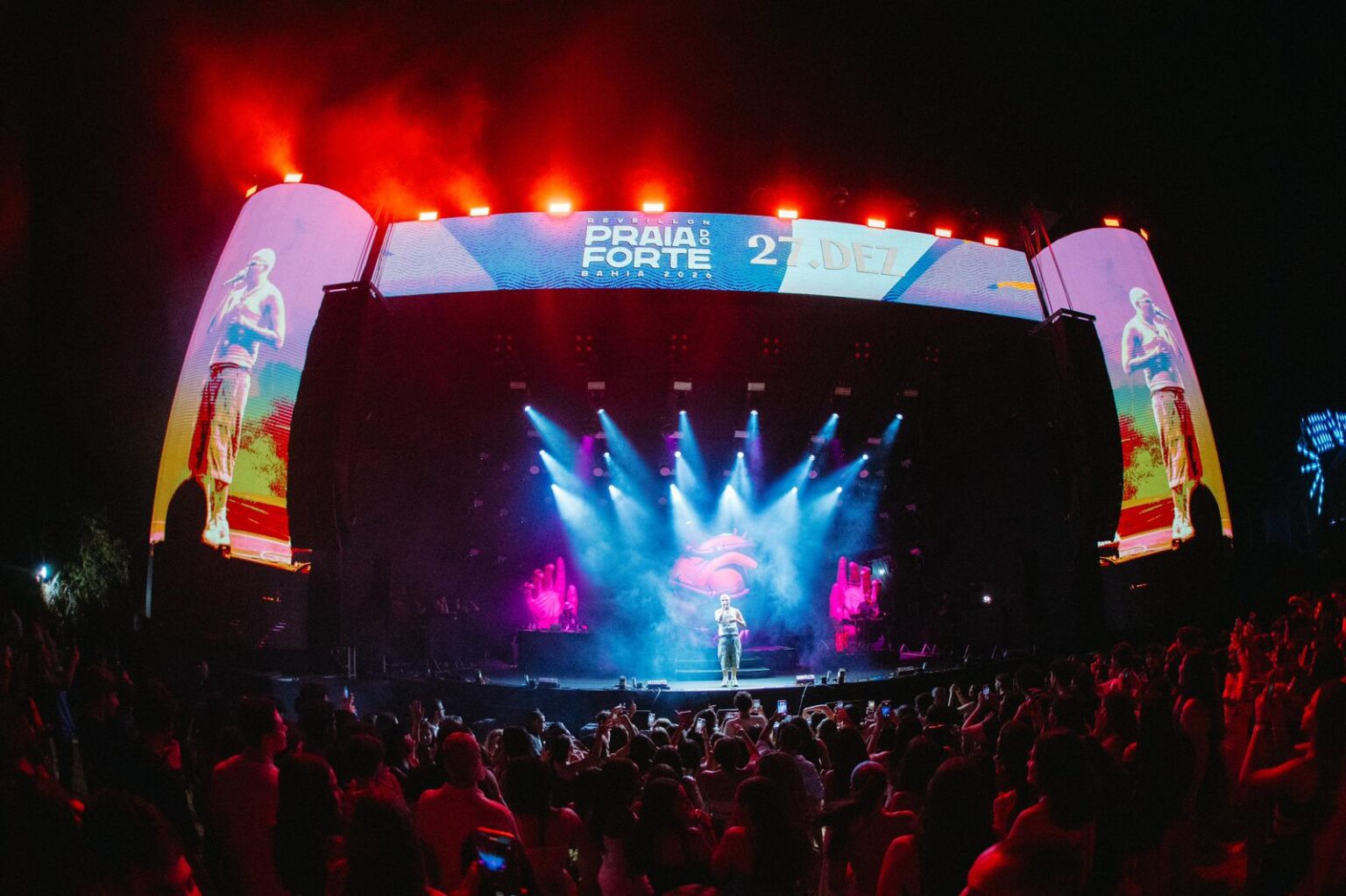 Réveillon Praia do Forte abre 2026 com shows de Léo Santana e convidados