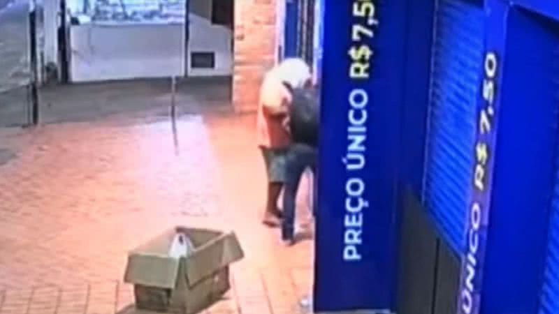 Suspeitos tentam arrombar loja em Cajazeiras