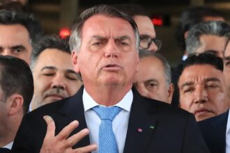 Termina cirurgia de Bolsonaro para bloquear nervo do diafragma