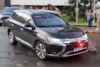 Bolsonaro recebe alta hospitalar e retorna à custódia da PF