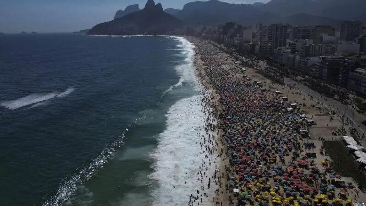 Buscas por voos para o Brasil disparam após anúncio de isenção de visto para turistas chineses