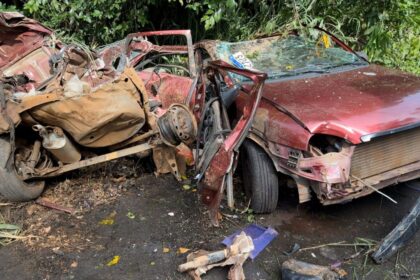 Colisão entre carro-forte e veículo de passeio deixa dois mortos na BR-101, em Aurelino Leal