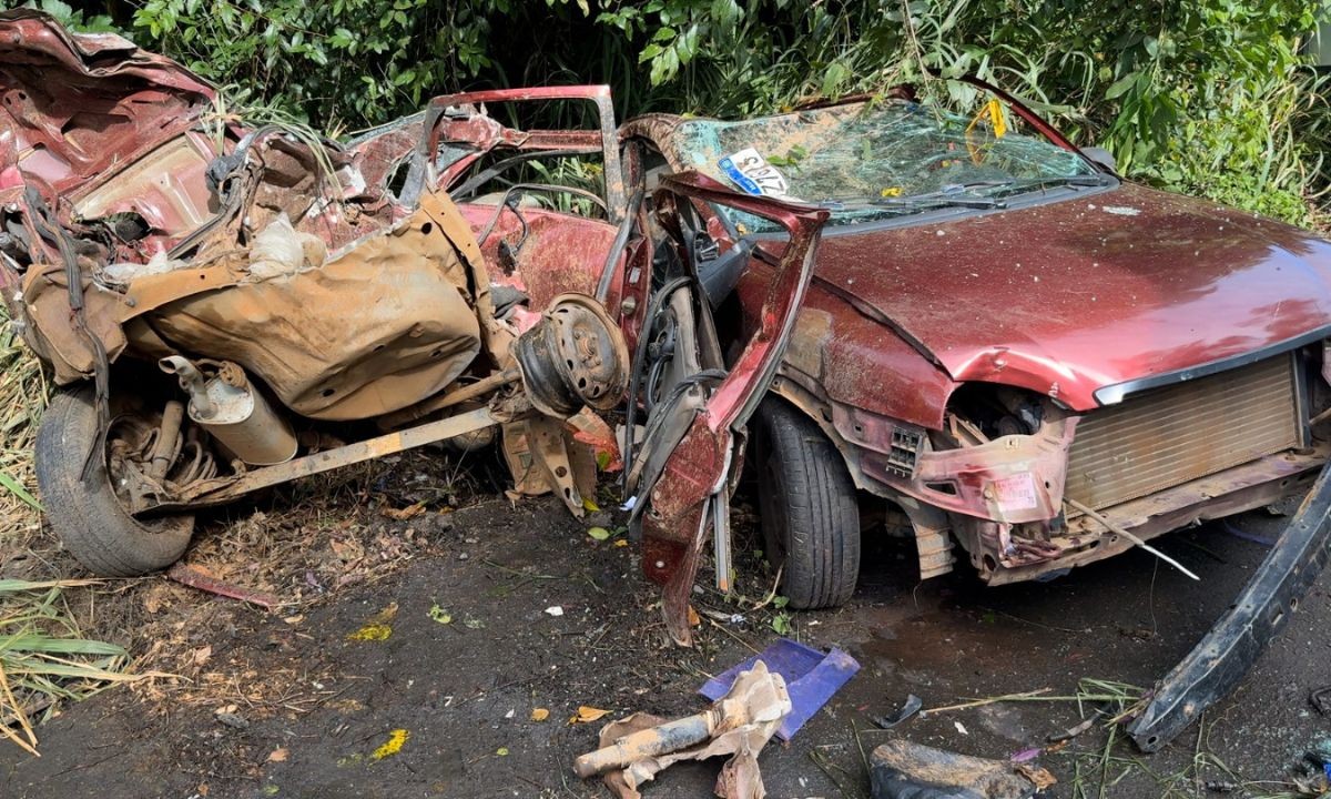 Colisão entre carro-forte e veículo de passeio deixa dois mortos na BR-101, em Aurelino Leal