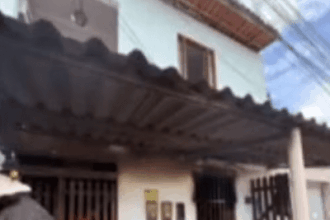 Crianças são internadas na UTI de hospital após inalarem fumaça durante em incêndio em casa na Bahia