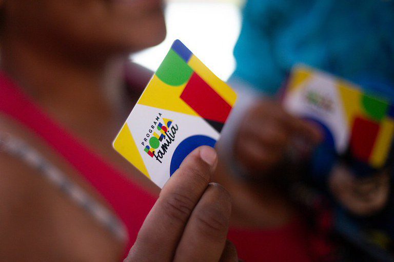 É falsa a informação sobre restrição de saque do Bolsa Família
