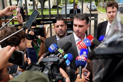 Flávio ironiza Michelle sobre candidatura presidencial: 'Não rodei o Brasil para isso'