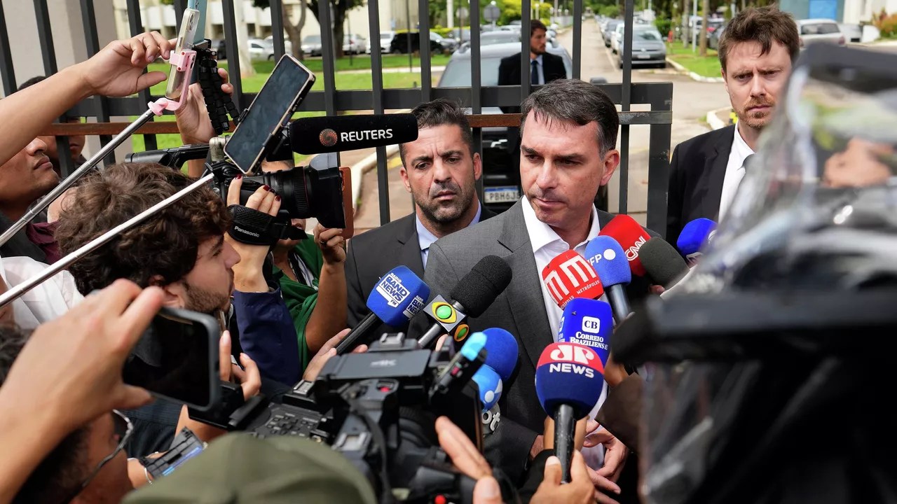 Flávio ironiza Michelle sobre candidatura presidencial: 'Não rodei o Brasil para isso'