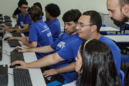 Ford oferece 80 vagas para curso de capacitação gratuito em Salvador; saiba como se inscrever