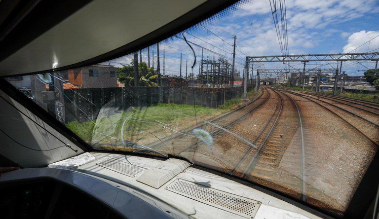 Governo federal anuncia investimento para recuperar metrô do Recife e 100 novos ônibus