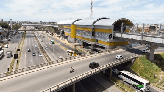 Homem é preso acusado de esfaquear duas pessoas dentro de estação de metrô de Salvador