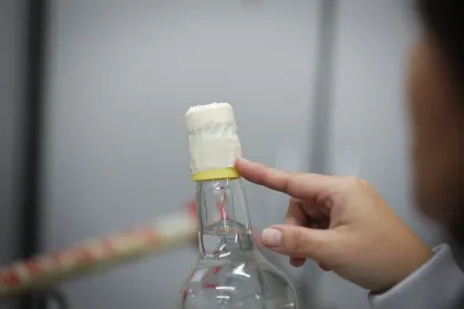 Homem é preso suspeito de vender bebidas alcoólicas adulteradas com metanol na Bahia