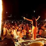 Larissa Marques comanda contagem regressiva e dá boas-vindas a 2026 no Reveillon do Litoral em Imbassaí