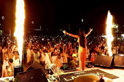 Larissa Marques comanda contagem regressiva e dá boas-vindas a 2026 no Reveillon do Litoral em Imbassaí