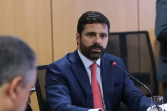 Lula nomeia Manoel Carlos de Almeida Neto como ministro interino da Justiça