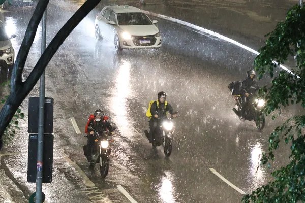 Mais de 150 cidades da Bahia entram em alerta para chuvas intensas