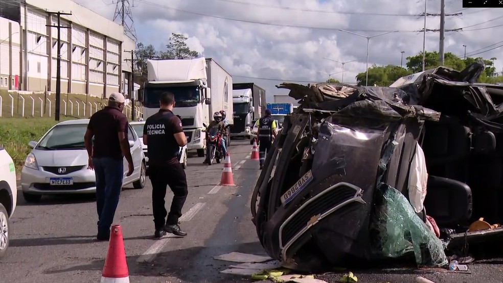 Mulher que acompanhava mãe para hemodiálise morre em acidente na Bahia; três pessoas ficam feridas