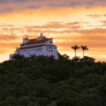 Praias urbanas, história secular e a moqueca que é identidade do litoral capixaba