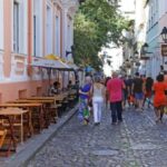 Turista gaúcha é presa em Salvador após cuspir em comerciante no Pelourinho