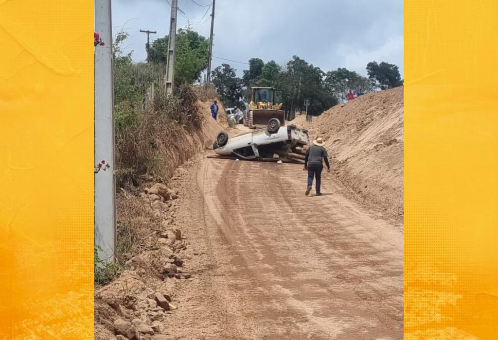Veículo capota na zona rural de Santo Antônio de Jesus