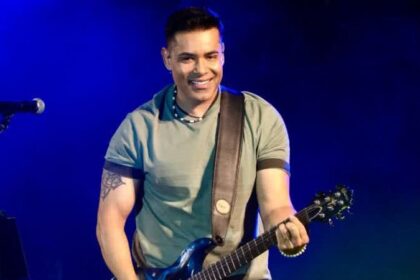 Vocalista da Chicabana, Kiko atualiza estado de saúde após sofrer acidente de carro em Feira de Santana