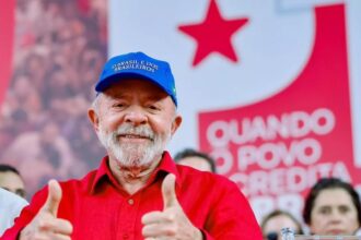 'A política apodreceu': em aniversário do PT, Lula diz que o partido 'não pode ir para a vala comum'