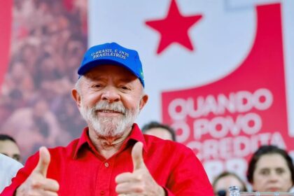 'A política apodreceu': em aniversário do PT, Lula diz que o partido 'não pode ir para a vala comum'