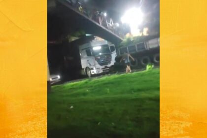 Acidente entre caminhão e carro é registrado em Santo Antônio de Jesus