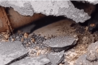 Bairro popular de Salvador fica sem água após rompimento de adutora e vídeo mostra estrago; Embasa se posiciona