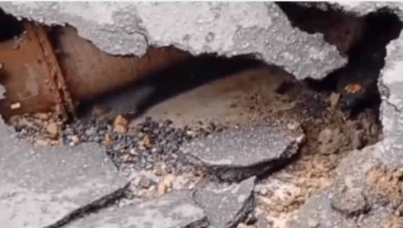 Bairro popular de Salvador fica sem água após rompimento de adutora e vídeo mostra estrago; Embasa se posiciona