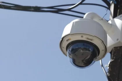 Câmeras de reconhecimento facial prendem mais de 60 foragidos no Carnaval de Salvador 2026