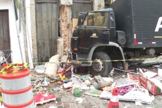 Caminhão desgovernado atinge museu no Centro Histórico de Salvador